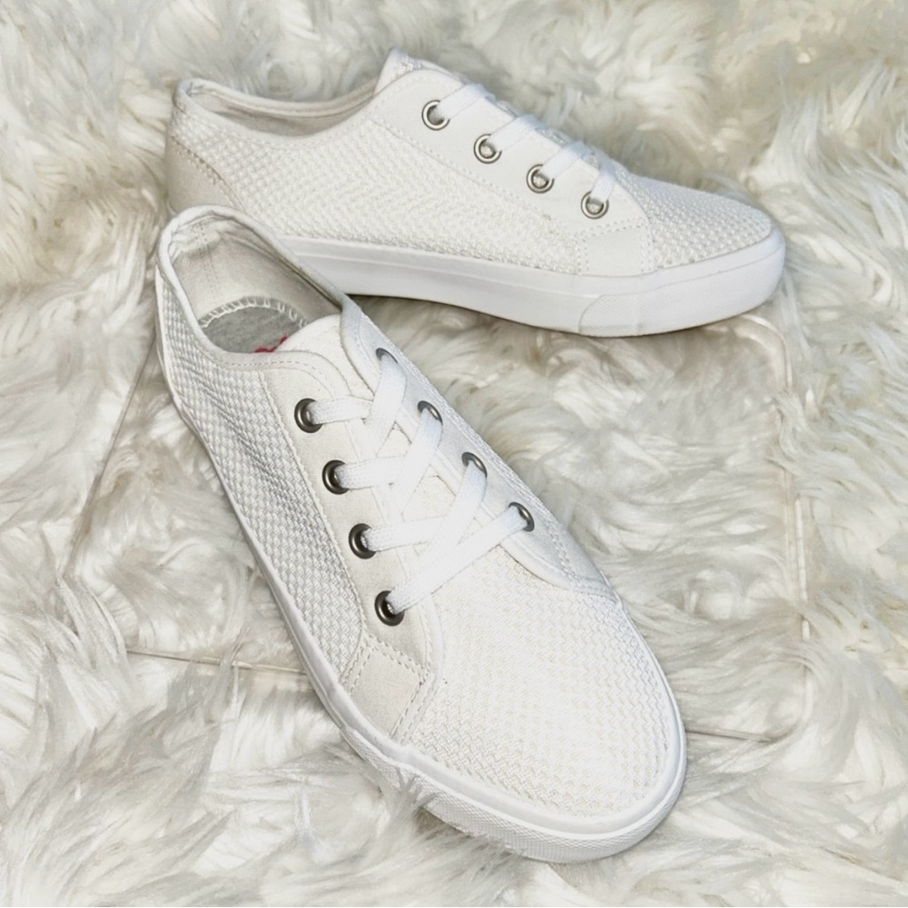 JELLYPOP Classic White Lace-Up “Anaheim” Sneakers